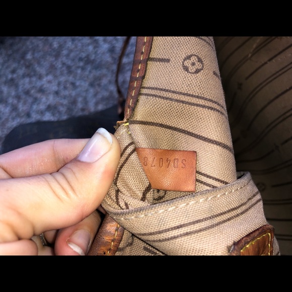 Louis Vuitton - Picture 3 of 8